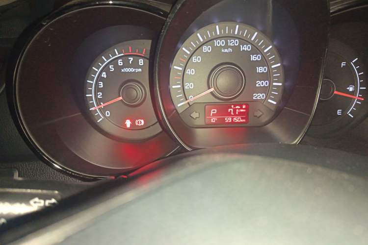 Used Kia K2 2015 Sedan 1.4L Automatic GLS Odometer Close Up