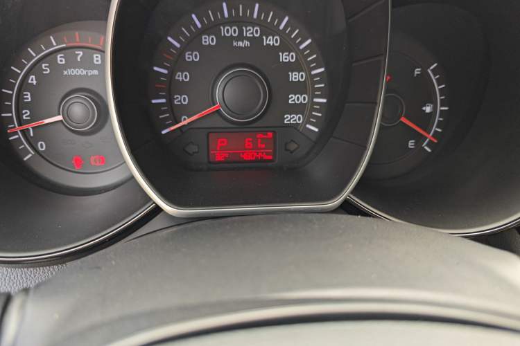 Used Kia K2 2015 Sedan 1.4L Automatic GLS Odometer Close Up