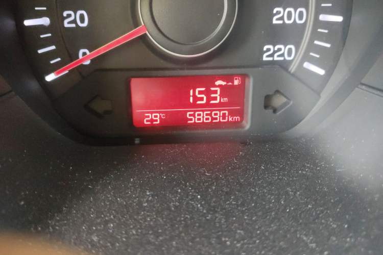 Used Kia K2 2015 Sedan 1.4L MT GLS Odometer Close Up