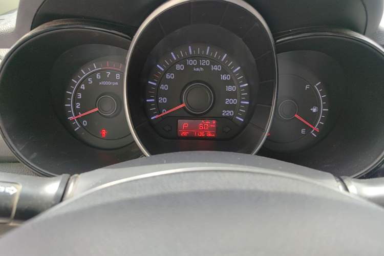Used Kia K2 2015 Sedan 1.4L Automatic GLS Odometer Close Up