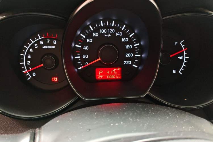 Used Kia K2 2015 Sedan 1.4L Automatic GLS Odometer Close Up