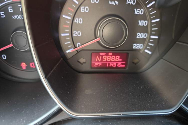 Used Kia K2 2015 Sedan 1.4L Automatic GLS Odometer Close Up