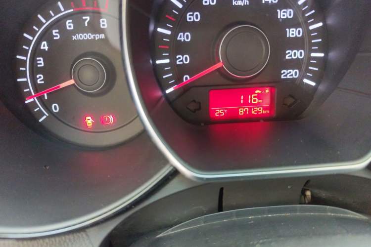 Used Kia K2 2015 Sedan 1.4L MT GLS Odometer Close Up