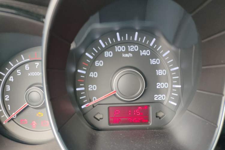 Used Kia K2 2015 Sedan 1.4L Automatic GLS Odometer Close Up