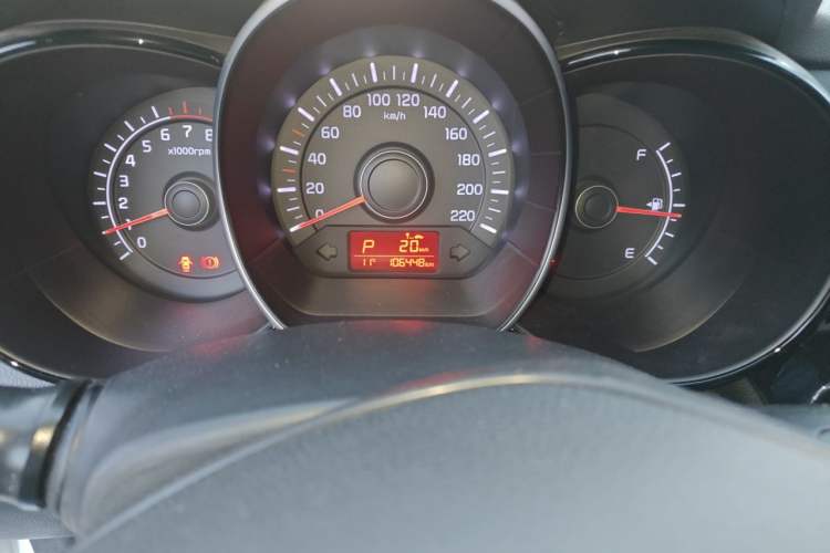 Used Kia K2 2015 Sedan 1.4L Automatic GLS Odometer Close Up