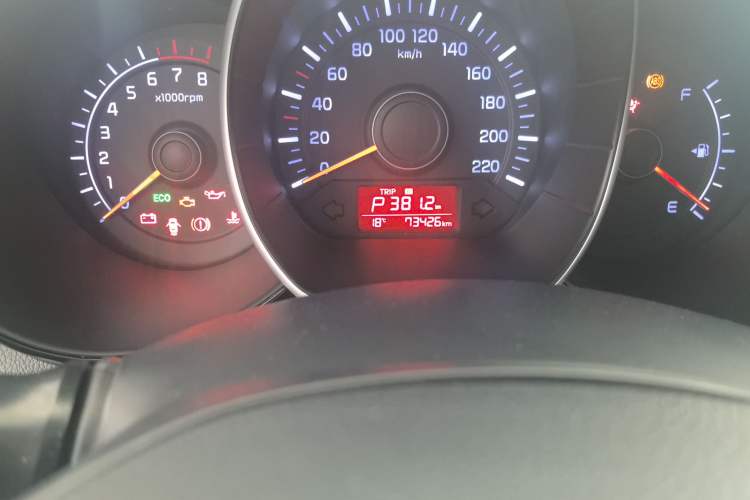 Used Kia K2 2015 Sedan 1.4L Automatic GLS Odometer Close Up