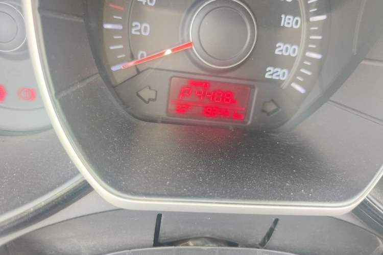 Used Kia K2 2015 Sedan 1.4L Automatic GLS Odometer Close Up