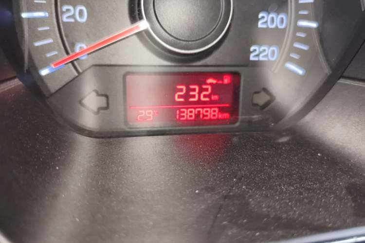 Used Kia K2 2015 Sedan 1.4L MT GLS Odometer Close Up