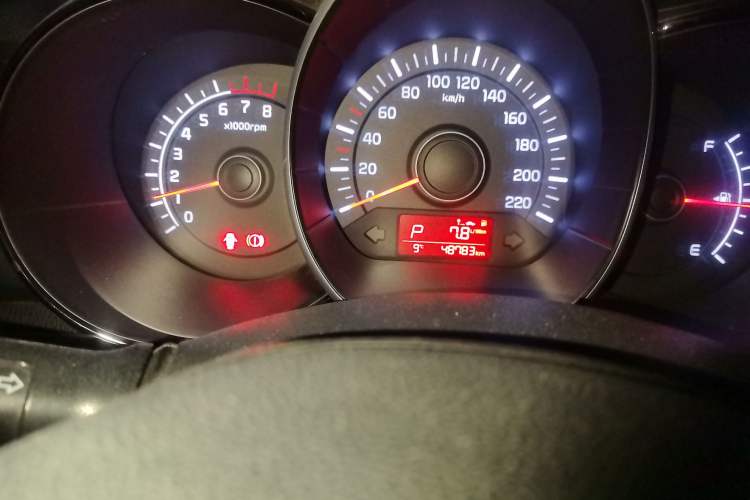 Used Kia K2 2015 Sedan 1.4L Automatic GLS Odometer Close Up