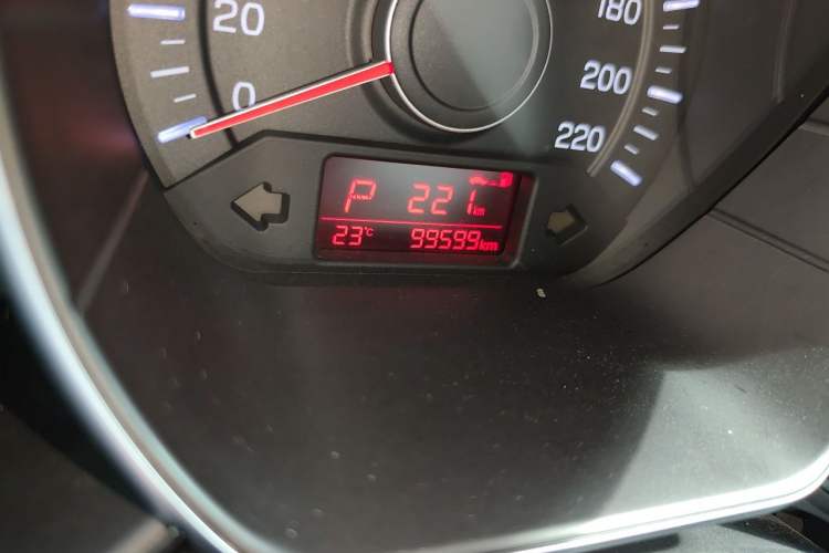Used Kia K2 2015 Sedan 1.4L Automatic GLS Odometer Close Up