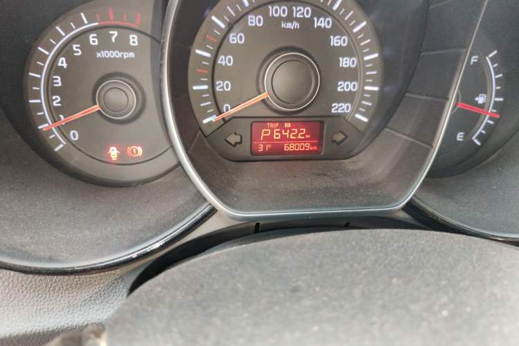 Used Kia K2 2015 Sedan 1.4L Automatic GLS Odometer Close Up