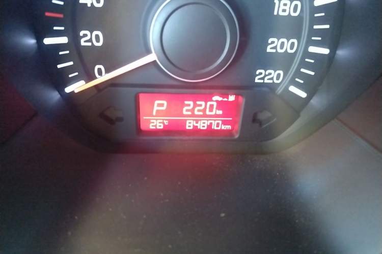 Used Kia K2 2015 Hatchback 1.4L AT GLS Cool Edition Odometer Close Up