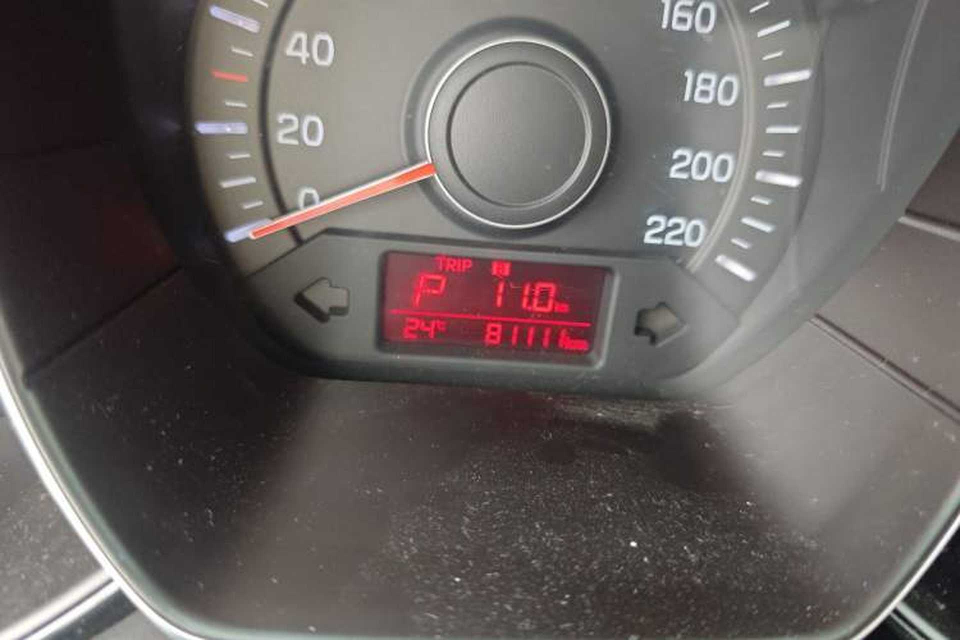 Used Kia K2 2015 Hatchback 1.4L AT GLS Cool Edition Odometer Close Up