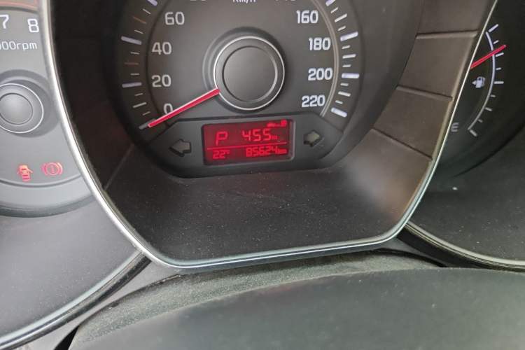 Used Kia K2 2015 Sedan 1.4L Automatic GLS Odometer Close Up