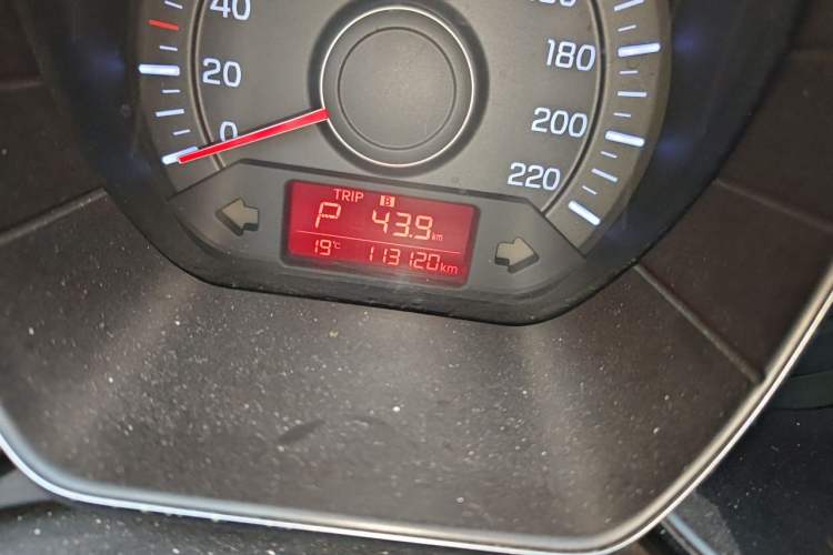Used Kia K2 2015 Sedan 1.4L Automatic GLS Odometer Close Up