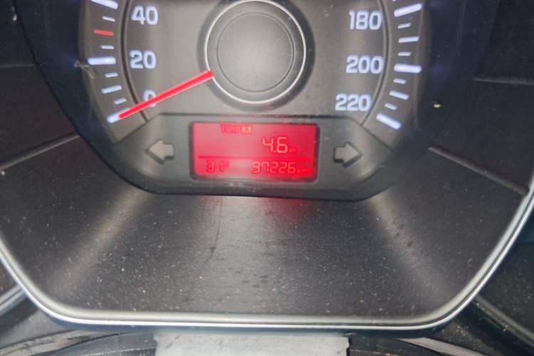Used Kia K2 2015 Sedan 1.4L MT GLS Odometer Close Up