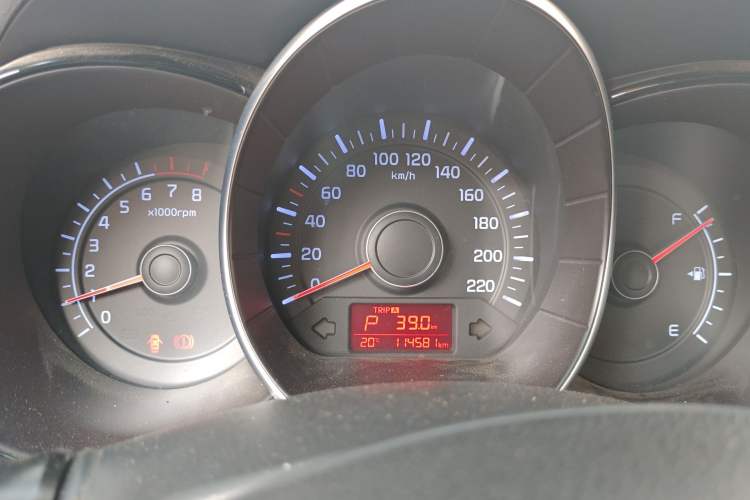 Used Kia K2 2015 Sedan 1.4L Automatic GLS Odometer Close Up