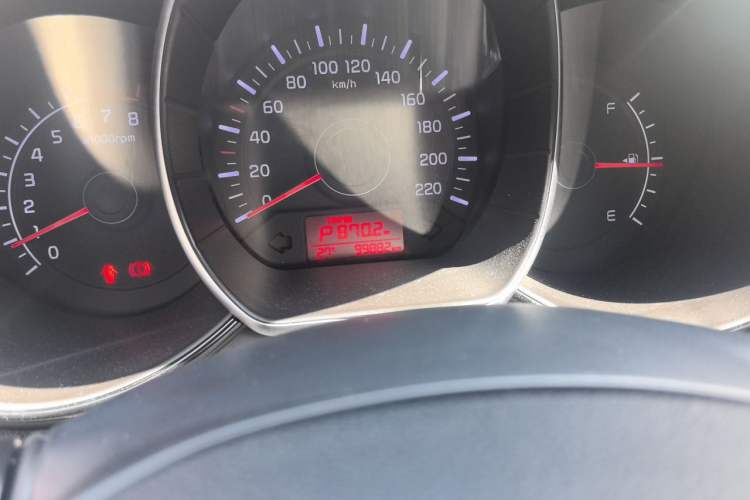 Used Kia K2 2015 Sedan 1.4L Automatic GLS Odometer Close Up