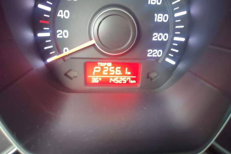 Used Kia K2 2015 Sedan 1.4L Automatic GLS Odometer Close Up