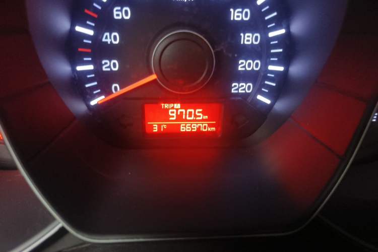 Used Kia K2 2015 Sedan 1.4L MT GLS Odometer Close Up