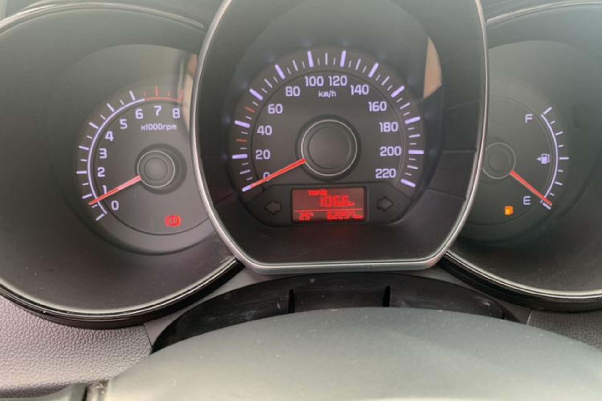 Used Kia K2 2015 Hatchback 1.4L MT GLS Cool Edition Odometer Close Up
