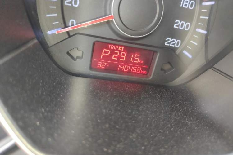 Used Kia K2 2015 Sedan 1.4L Automatic GLS Odometer Close Up