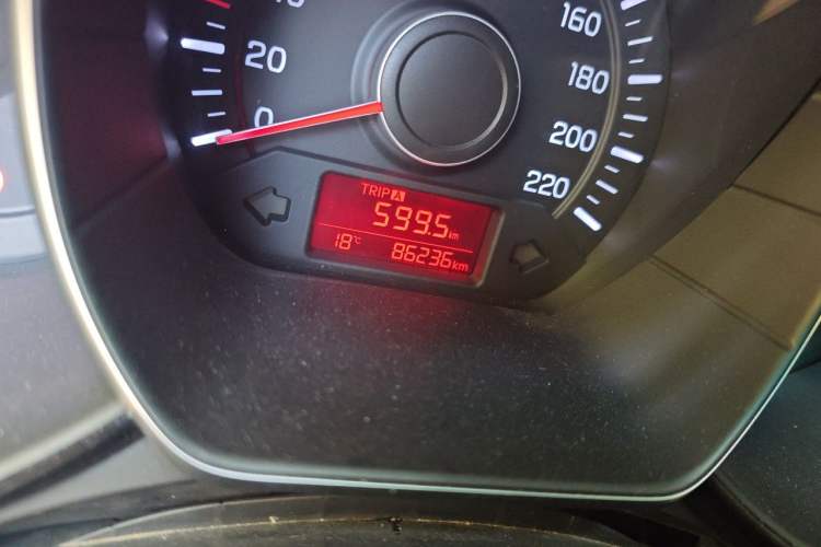 Used Kia K2 2015 Sedan 1.4L MT GLS Odometer Close Up