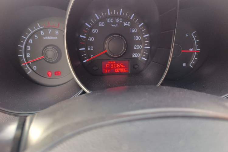 Used Kia K2 2015 Sedan 1.4L Automatic GLS Odometer Close Up