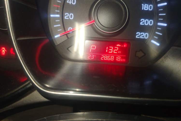 Used Kia K2 2015 Sedan 1.4L Automatic GLS Odometer Close Up