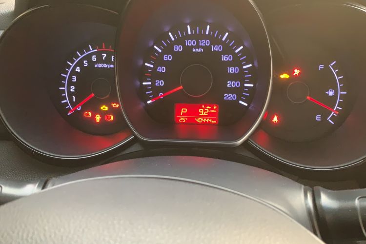 Used Kia K2 2015 Sedan 1.4L Automatic GLS Odometer Close Up