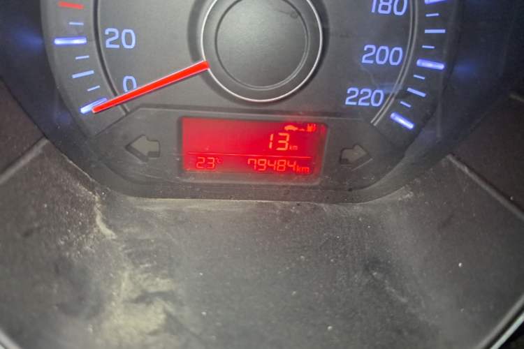 Used Kia K2 2015 Sedan 1.4L MT GLS Odometer Close Up