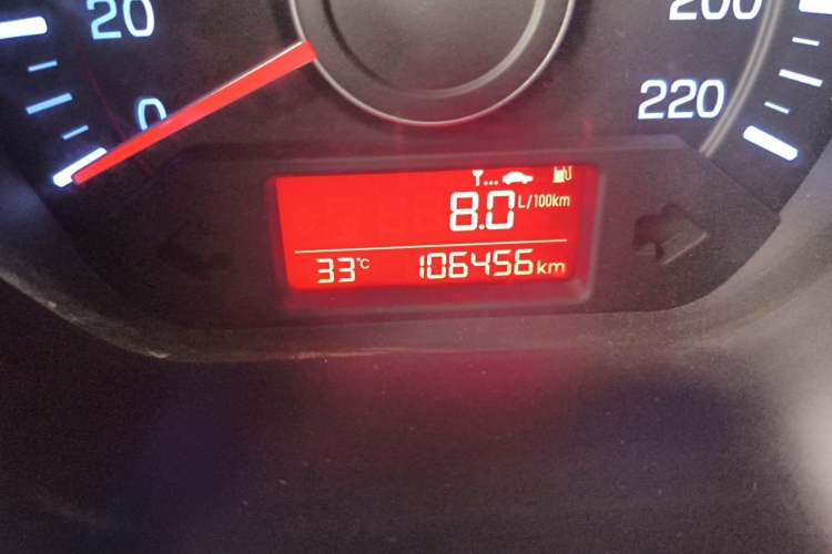 Used Kia K2 2015 Sedan 1.4L MT GLS Odometer Close Up