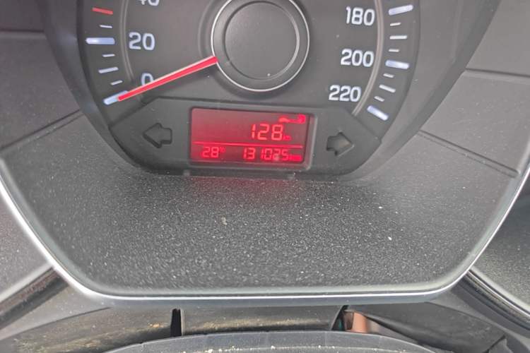 Used Kia K2 2015 Sedan 1.4L Manual Transmission GL Odometer Close Up
