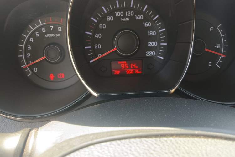 Used Kia K2 2015 Sedan 1.4L MT GLS Odometer Close Up