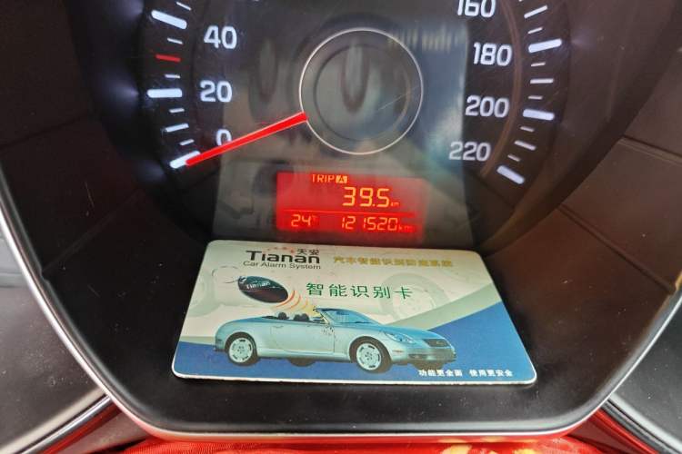 Used Kia K2 2015 Sedan 1.4L MT GLS Odometer Close Up