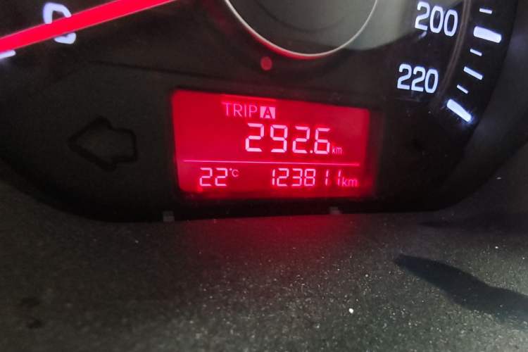 Used Kia K2 2015 Sedan 1.4L MT GLS Odometer Close Up