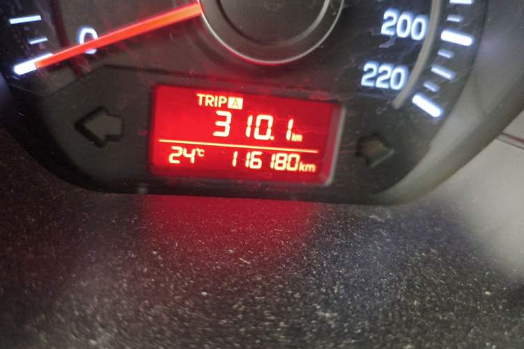 Used Kia K2 2015 Sedan 1.4L MT GLS Odometer Close Up