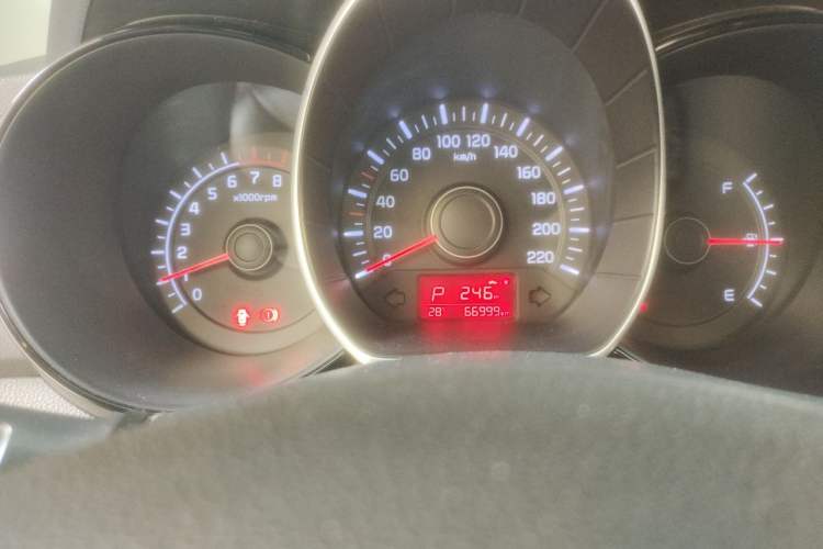 Used Kia K2 2015 Sedan 1.4L Automatic GLS Odometer Close Up