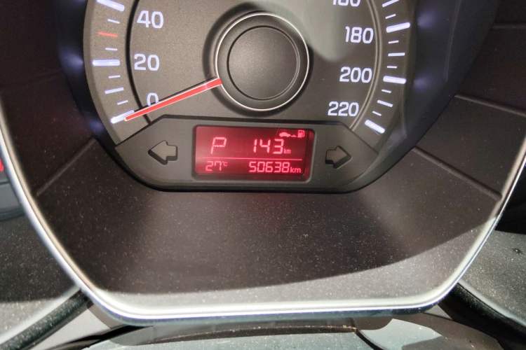 Used Kia K2 2015 Hatchback 1.4L AT GLS Cool Edition Odometer Close Up
