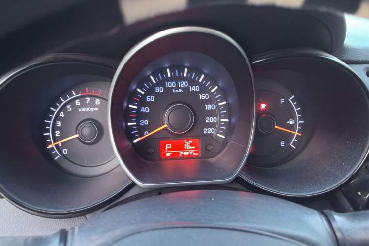 Used Kia K2 2015 Sedan 1.4L Automatic GLS Odometer Close Up