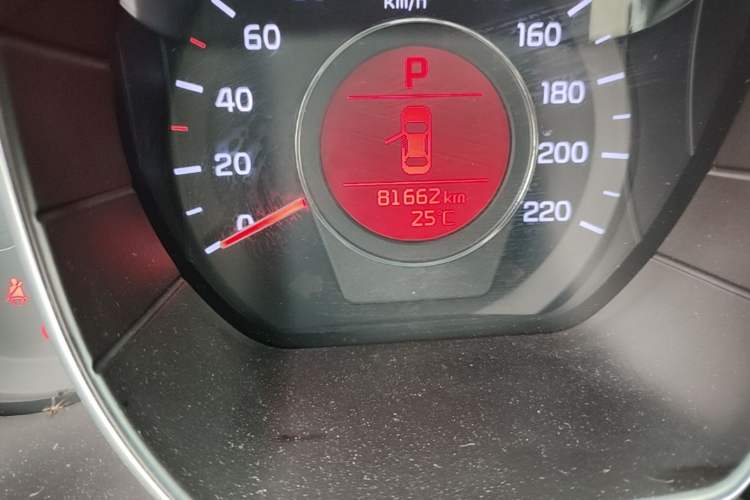 Used Kia K2 2015 Sedan 1.6L Automatic Transmission Premium Odometer Close Up