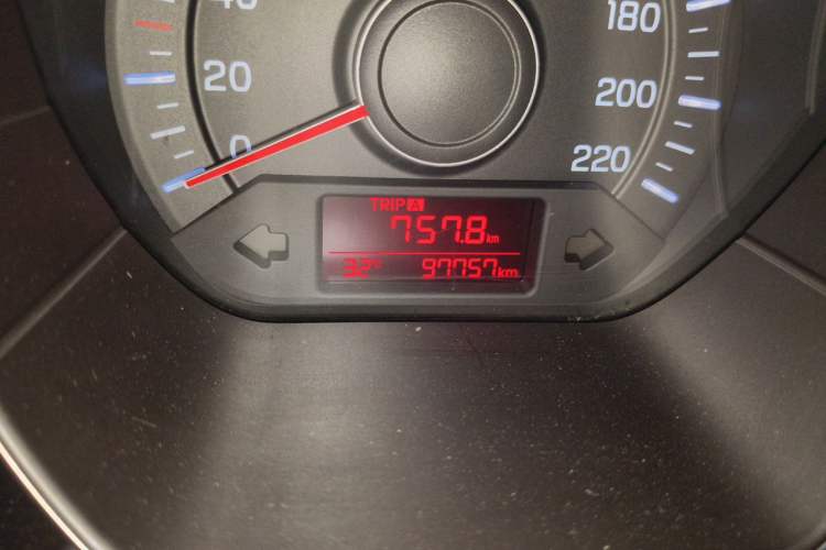 Used Kia K2 2015 Sedan 1.4L MT GLS Odometer Close Up