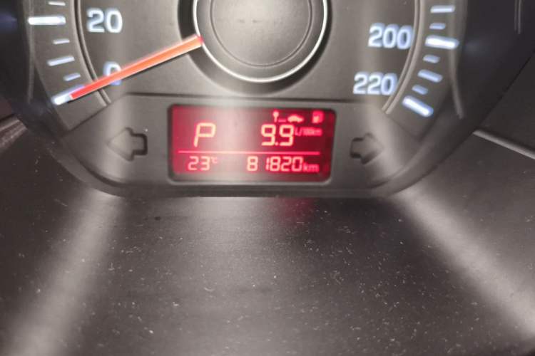 Used Kia K2 2015 Hatchback 1.4L AT GLS Cool Edition Odometer Close Up