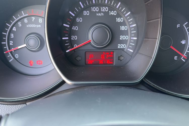 Used Kia K2 2015 Sedan 1.4L Automatic GLS Odometer Close Up
