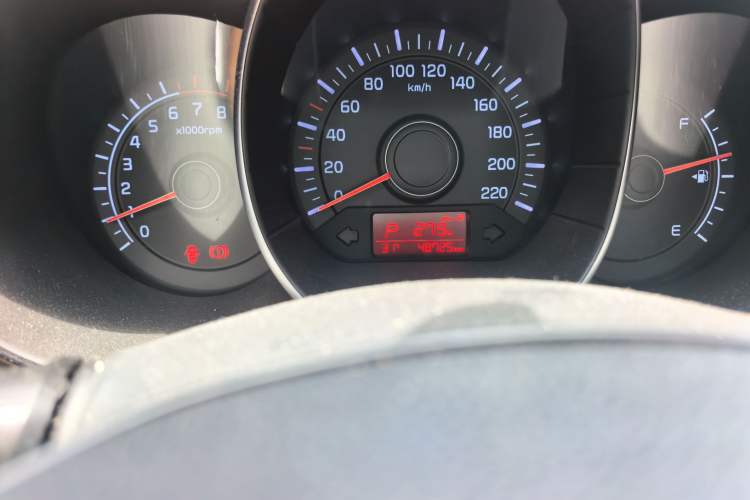Used Kia K2 2015 Hatchback 1.4L AT GLS Cool Edition Odometer Close Up