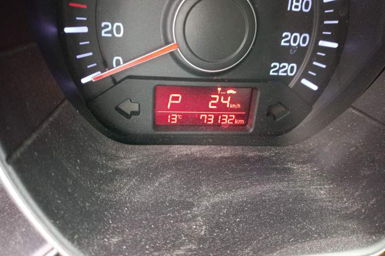 Used Kia K2 2015 Sedan 1.4L Automatic GLS Odometer Close Up