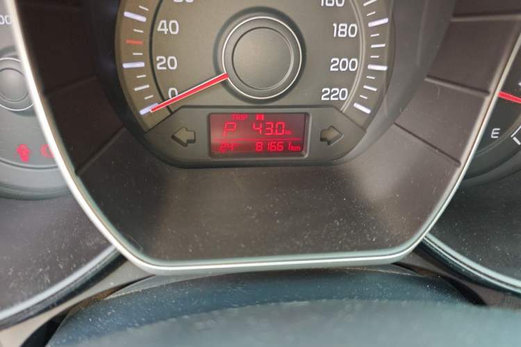 Used Kia K2 2015 Sedan 1.4L Automatic GLS Odometer Close Up