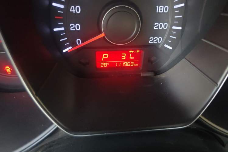 Used Kia K2 2015 Sedan 1.4L Automatic GLS Odometer Close Up