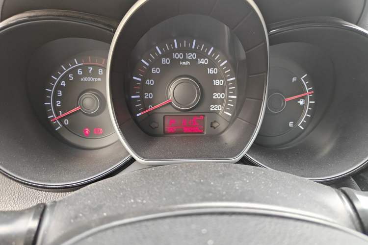 Used Kia K2 2015 Sedan 1.4L Automatic GLS Odometer Close Up