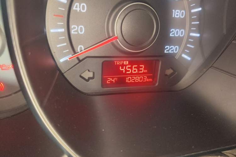 Used Kia K2 2015 Sedan 1.4L MT GLS Odometer Close Up